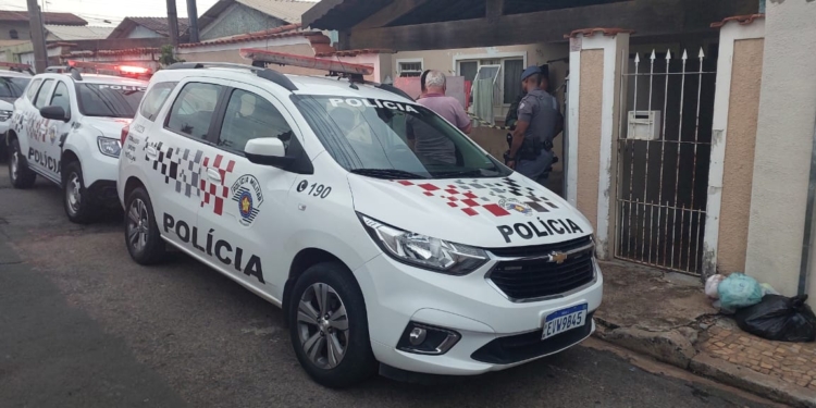 Homem mata mulher a facadas no Costa e Silva diante da filha pequena