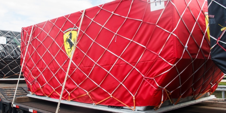 Viracopos recebe os carros da Fórmula 1; veja galeria de fotos