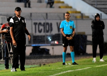Com dificuldade para contratar treinador, Ponte completa 10 dias sob comando interino de Nenê Santana