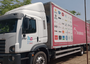 Shopping de Campinas recebe carreta da mamografia e promove corte de cabelo solidário