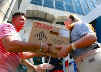 Urnas eletrônicas são transportadas para os 267 locais de votação em Campinas