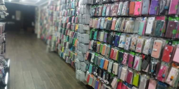 Fiscalização apreende capas de celulares no Centro de Campinas