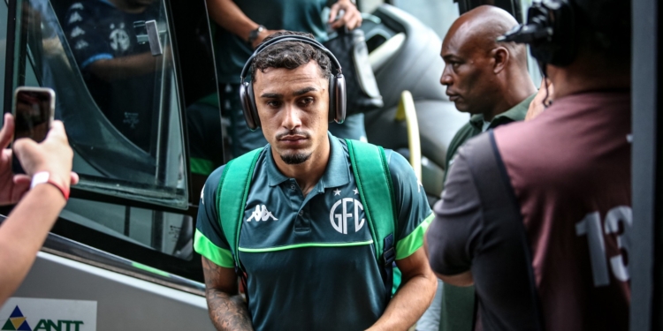 Em duelo de opostos, Guarani tem nova chance de deixar a lanterna