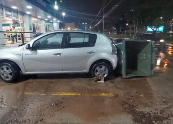 Temporal alaga avenidas e arrasta carros em Campinas; jovem está desaparecida