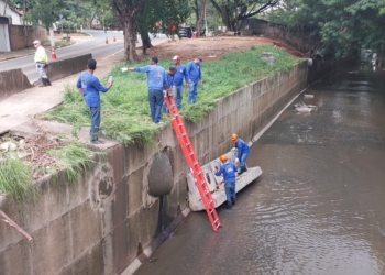 250 toneladas de entulhos são retiradas do Piçarrão; jovem segue desaparecida