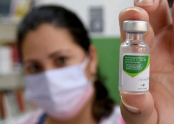 Campinas aplica vacinas contra HPV e de rotina durante ação em escolas
