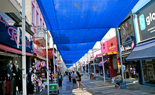 Calçadão da Rua 13 de Maio já tem nova decoração com sombrites