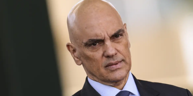 Alexandre de Moraes determina desbloqueio do X no Brasil