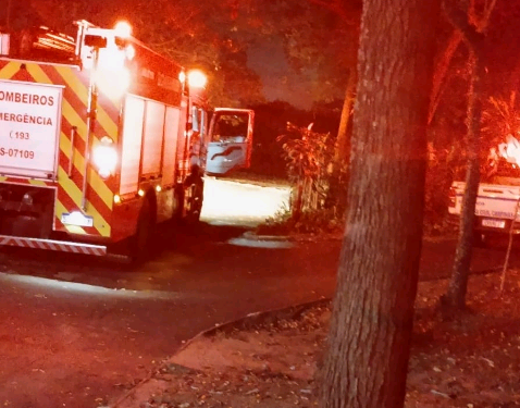 Bosque no Parque Valença tem início de incêndio e fogo é controlado