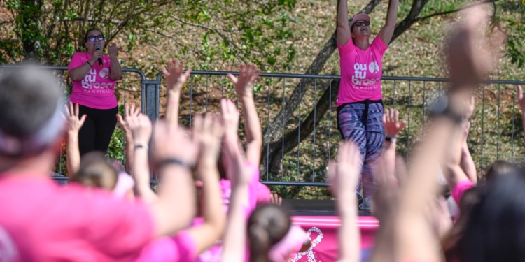 Previsão de chuva adia evento do Outubro Rosa na Praça da Juventude