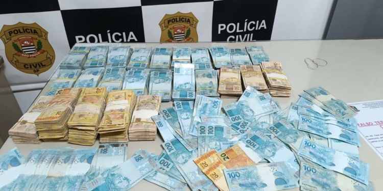 Polícia apreende R$ 255 mil e materiais de campanha política com empresário na Anhanguera