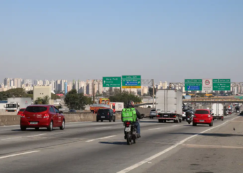 Três romeiros morrem atropelados na Dutra a caminho de Aparecida