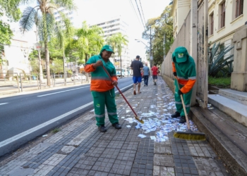 Em Campinas, equipes recolhem 8 toneladas de lixo no dia da eleição