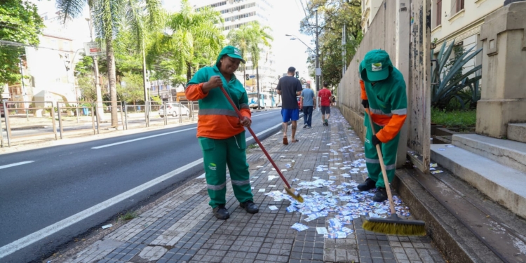 Em Campinas, equipes recolhem 8 toneladas de lixo no dia da eleição