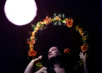 Exposição “Lua em Primavera” une arte à luta contra o câncer de mama