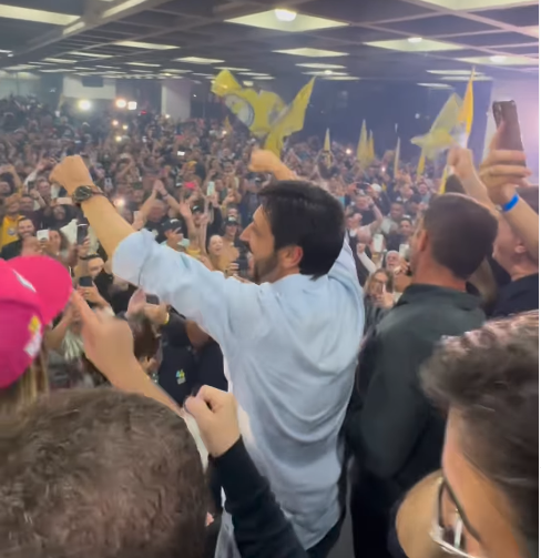 Ricardo Nunes é reeeleito prefeito de São Paulo com apoio do governador Tarcísio