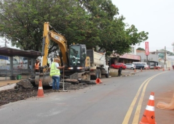 Obras voltam a impactar trânsito em trecho da Avenida Brasil nesta segunda