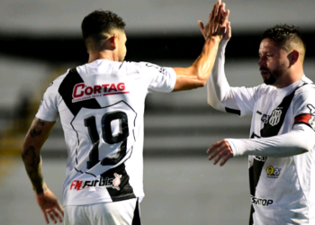 De volta à equipe titular, Elvis lamenta saída de Nelsinho e valoriza ‘volta por cima’ da Ponte