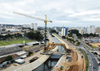 Governador inspeciona obras de mobilidade na região