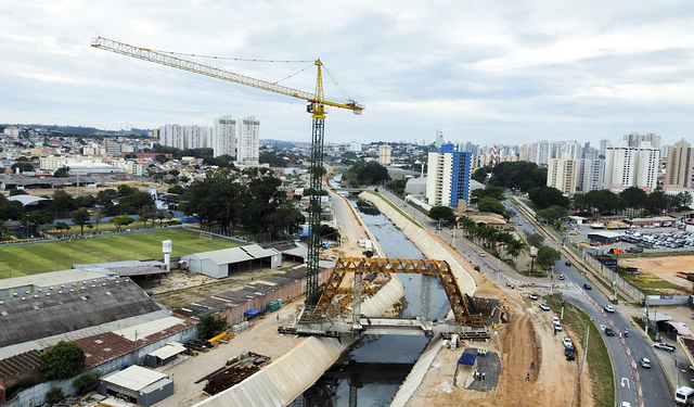Governador inspeciona obras de mobilidade na região