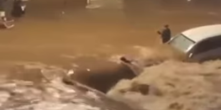 Tragédia: Campinas tem chuva torrencial e dois jovens levados pelas águas