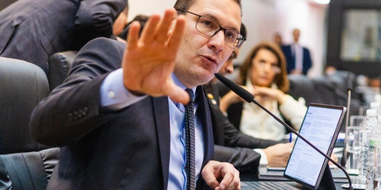 Movimento contra venda de parte do IAC ganha força e pressiona Tarcísio