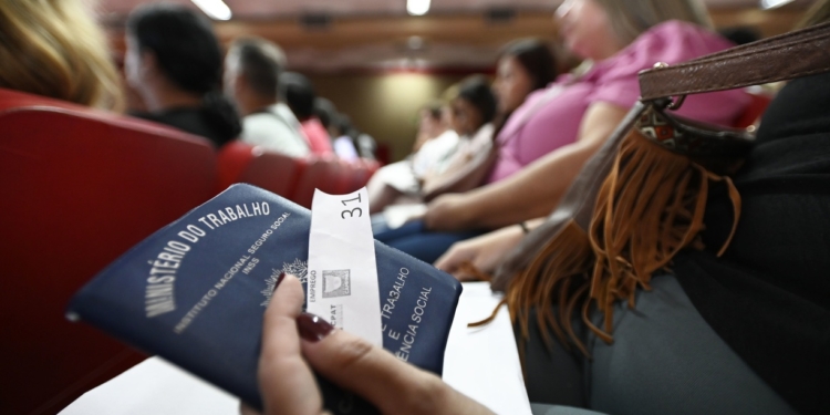 Mais de 1,2 mil vagas serão oferecidas em feirão de emprego nesta sexta na região do Ouro Verde