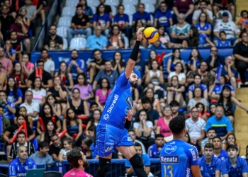 Vôlei Renata faz 1º confronto fora de casa na Superliga neste sábado à noite