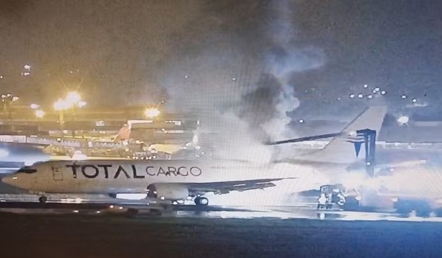 Avião pega fogo e faz pouso de emergência no Aeroporto de Guarulhos