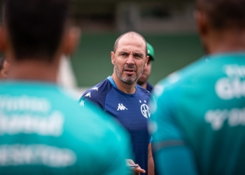 Agarrado a um fio de esperança pela sobrevivência, Guarani enfrenta o Goiás