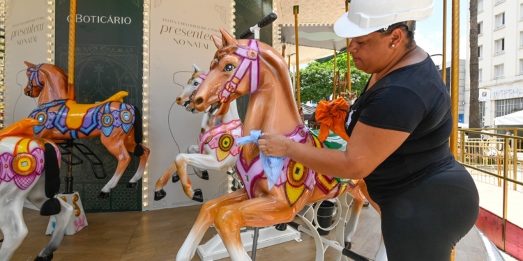 Carrossel Iluminado de Natal ficará a partir desta sexta no Largo do Rosário