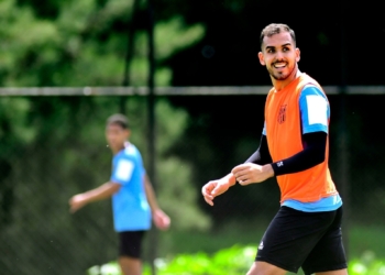 Haquín volta a ganhar espaço após saída de Nelsinho, mas desfalcará Ponte na Data FIFA