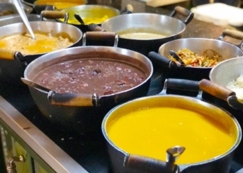 Restaurante no centro de Gramado tem buffet com carnes nobres e até salmão