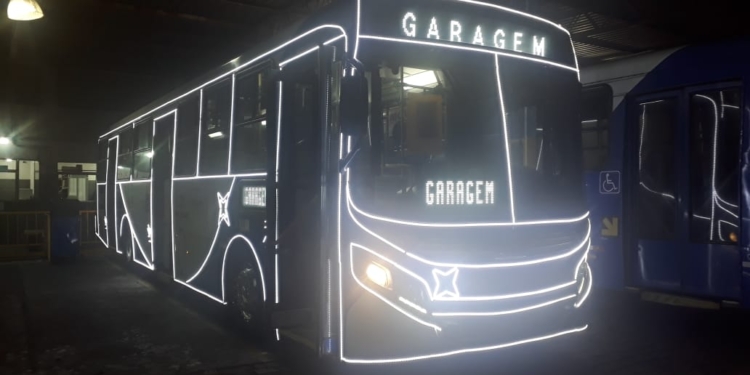 Ruas de Campinas ganham ônibus decorados para o Natal