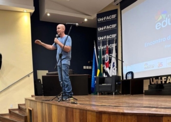 Gremistas de escolas públicas participantes da Academia Educar se reúnem em Sumaré