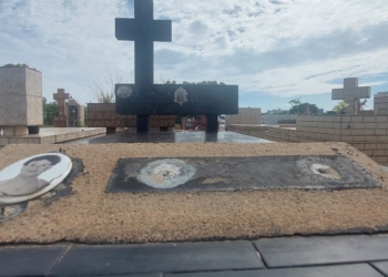 Visitantes do Cemitério da Saudade se espantam com sumiço de placas; veja fotos