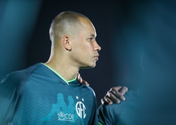 Vice-artilheiro da Série B e prestes a ser rebaixado, Caio Dantas comenta paradoxo