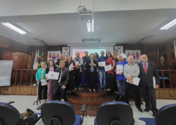 Médico, professor e poeta premiado, Heitor Moreno escreve para processar ‘dores do cotidiano’