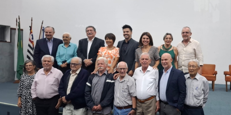 Emoção e defesa do IAC marcam homenagens a pesquisadores de café