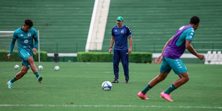 Fora de casa, Guarani faz duelo entre os piores da Série B contra o Brusque