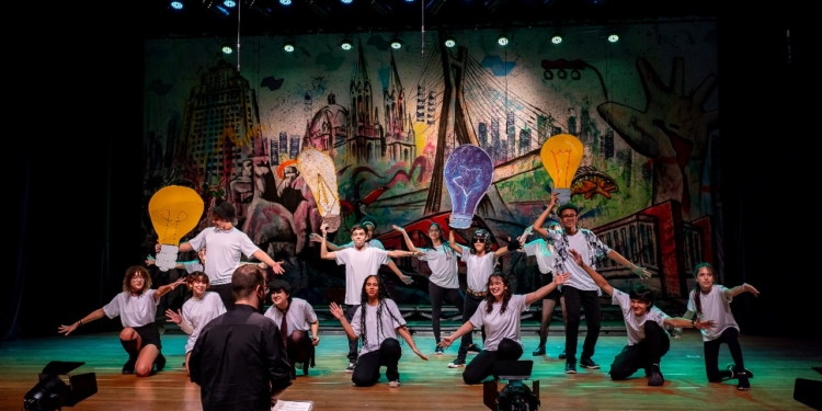 Projeto de educação musical Canarinhos da Terra apresenta espetáculo gratuito