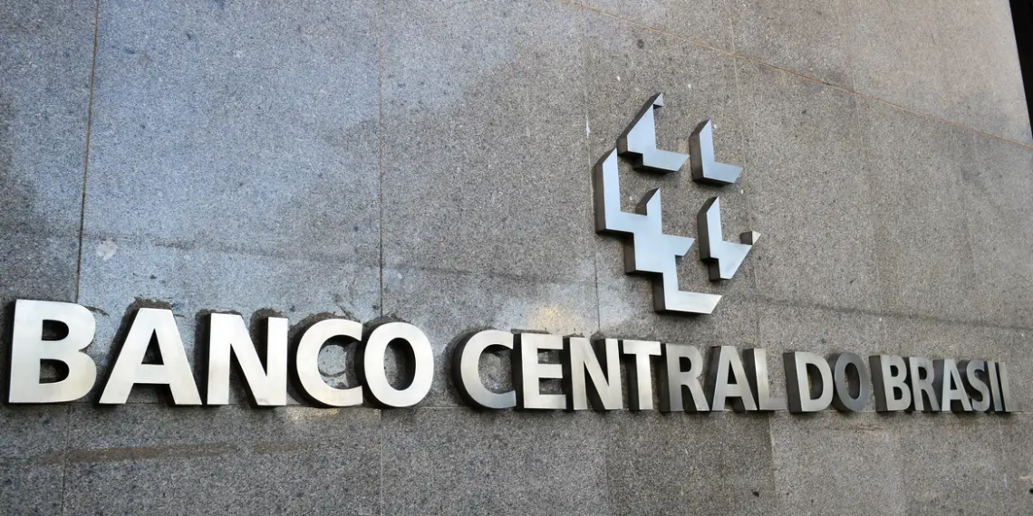 Copom alerta para prolongamento do ciclo de alta da Selic