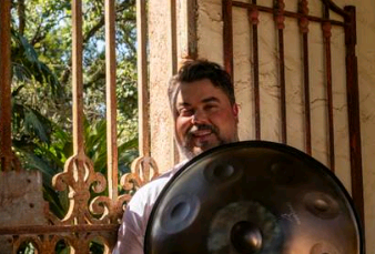 Fabio Bergamini ministra workshop gratuito de percussão étnica no Pavão Cultural