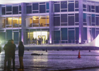 Polícia apura se homem teve apoio para cometer ato terrorista em Brasília