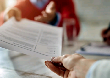 Apenas enviar currículos não garante seu novo emprego – por Karine Camuci