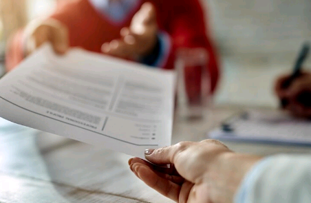 Apenas enviar currículos não garante seu novo emprego – por Karine Camuci