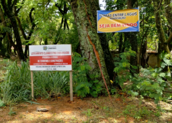 Mais cinco loteamentos clandestinos na APA Campinas recebem placas de embargo