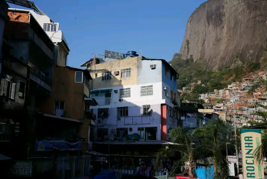 Quase 16,4 milhões de pessoas moram em favelas no Brasil, revela Censo