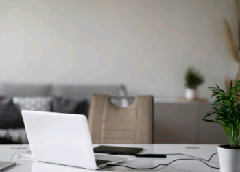 Artigo: A jornada híbrida de trabalho e o direito à desconexão – por Samantha Estevo