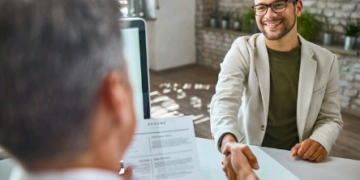 Entrevista de emprego: o desafio de muitos que estão procurando uma recolocação – por Karine Camuci